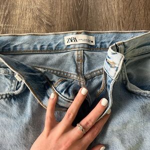 Light Wash Distressed ZARA jeans 40/8/30